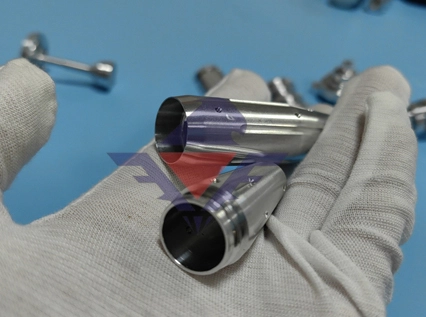 Falcon Swiss Screw Machining Service製の精密コネクタ