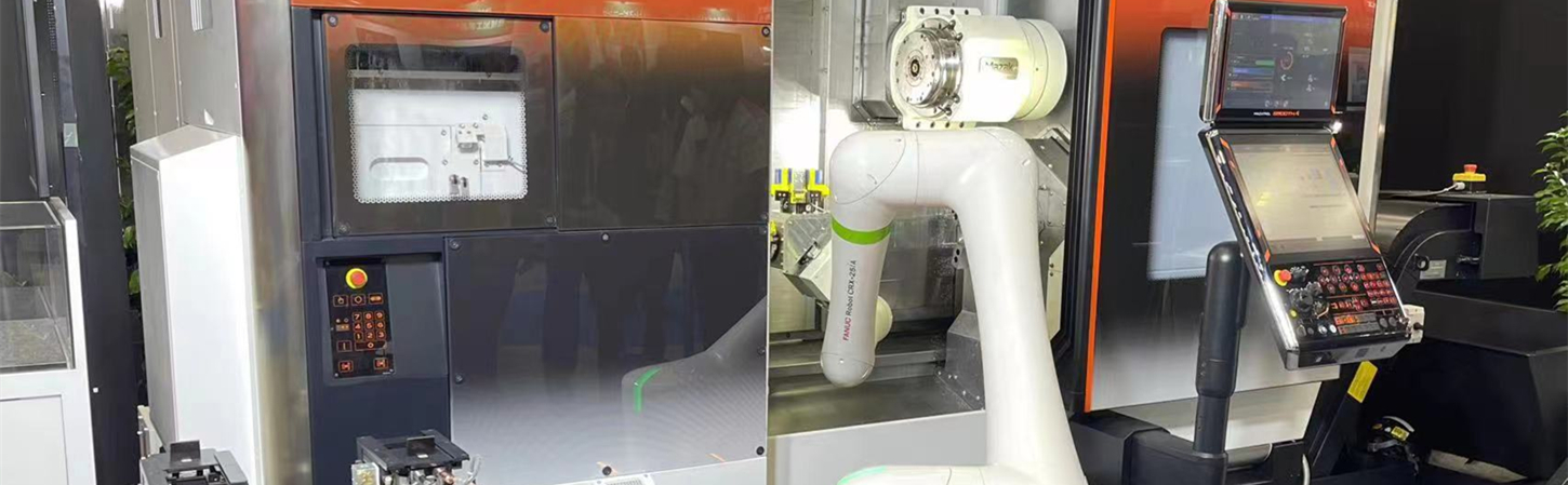 自動化ロボットによって操作される精密CNC旋盤 精密部品加工のためのCNC旋盤を操作する自動ロボット