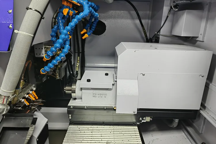 CNCスイス式精密加工の解説：プロセスと応用
