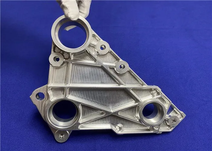 CNC加工による自動車部品：エンジン、トランスミッション＆ブレーキコンポーネントの完全ガイド