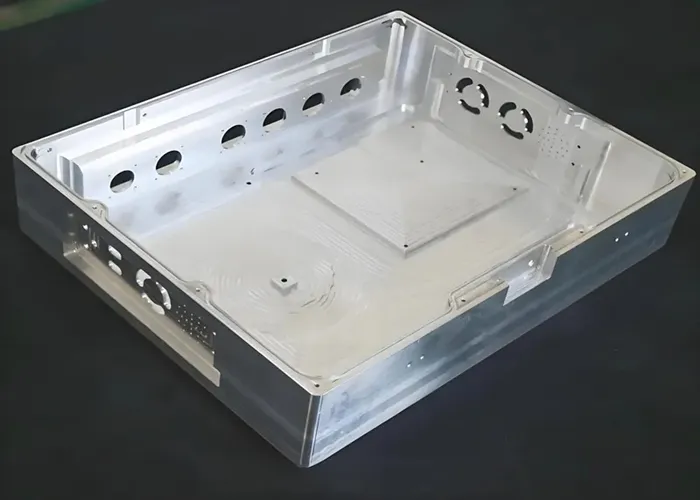 カスタム機械加工筐体：金属・プラスチック筐体向け精密CNC製造サービス